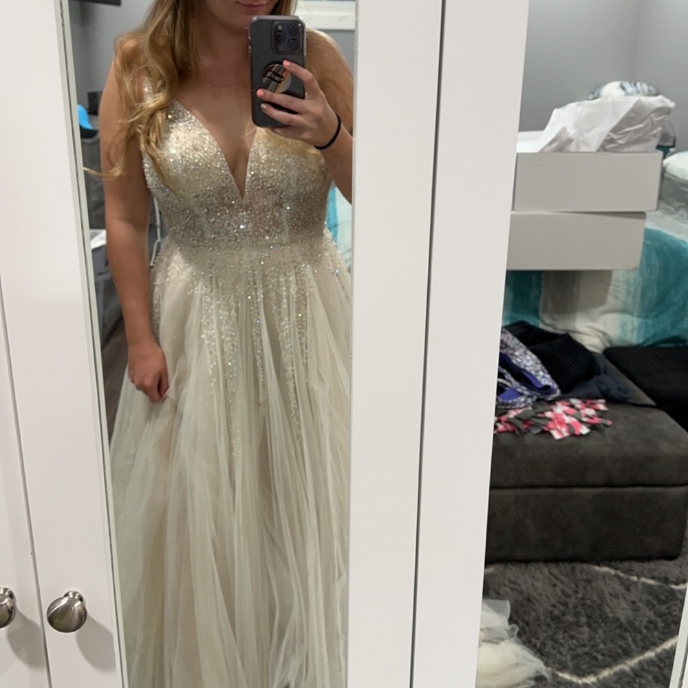 Beautiful dress!